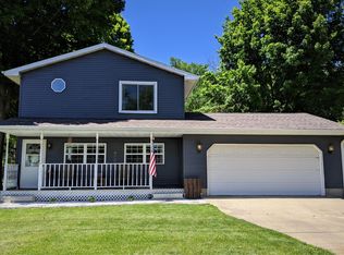 3153 W Shore Dr, Battle Creek, MI 49017