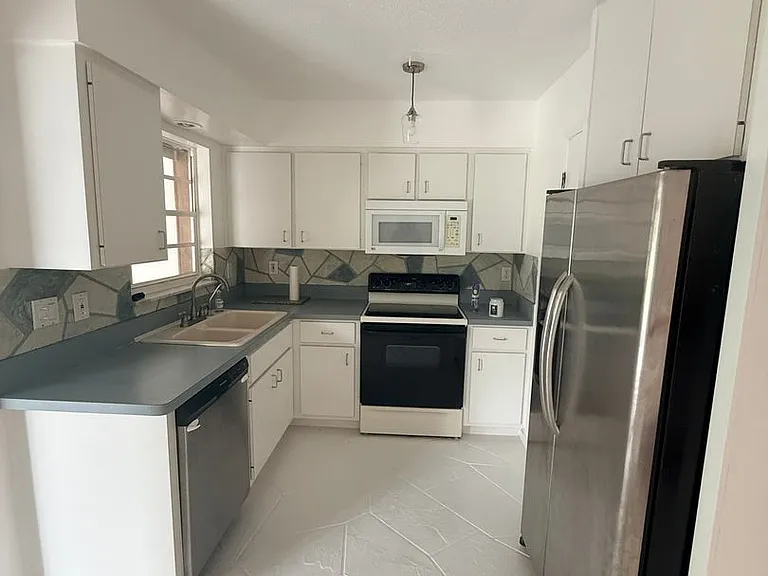 1358 Arrow St — Photo 23