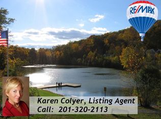 15 Hunters Run, Oakland, NJ 07436
