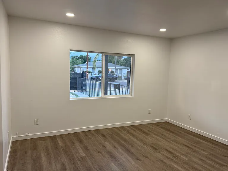 1257 E Laurelwood Dr — Photo 6