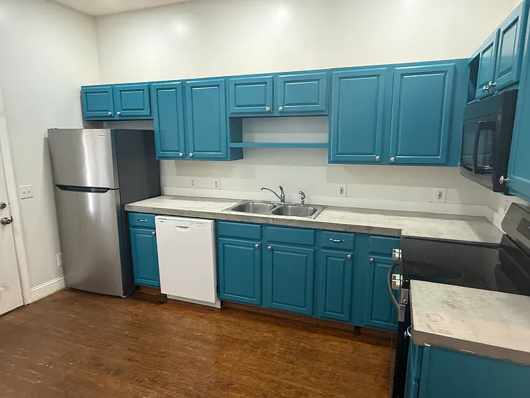 461 E Maxwell St — Photo 21