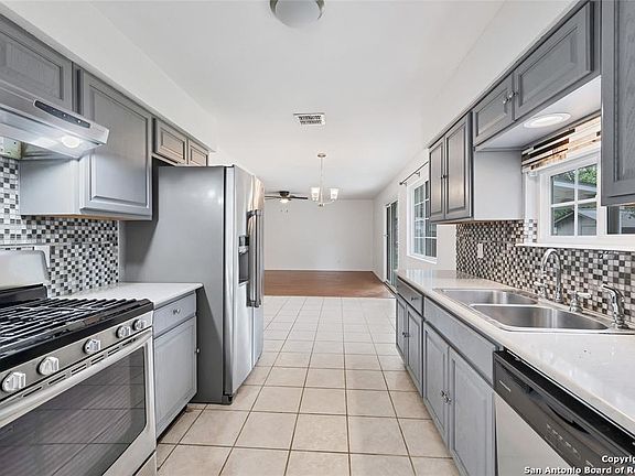 4th image of 2311 Dovehill