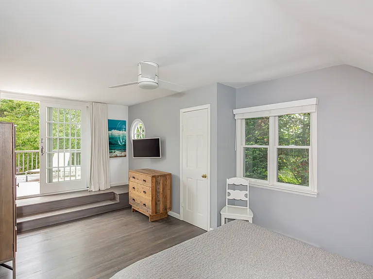 11 Beach Ave — Photo 14