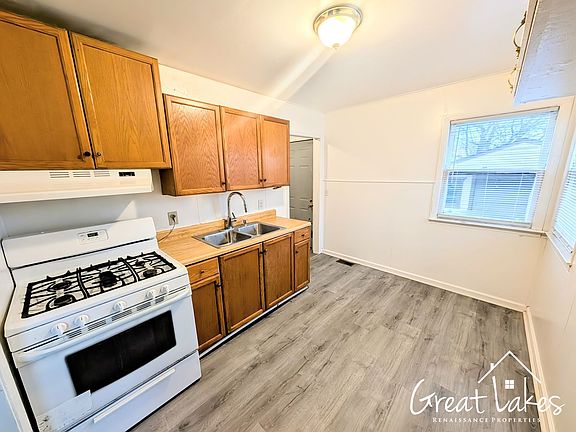 4th image of 11252 Essex Ave