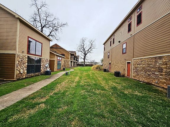 4th image of 2410 S 2nd St APT 1579