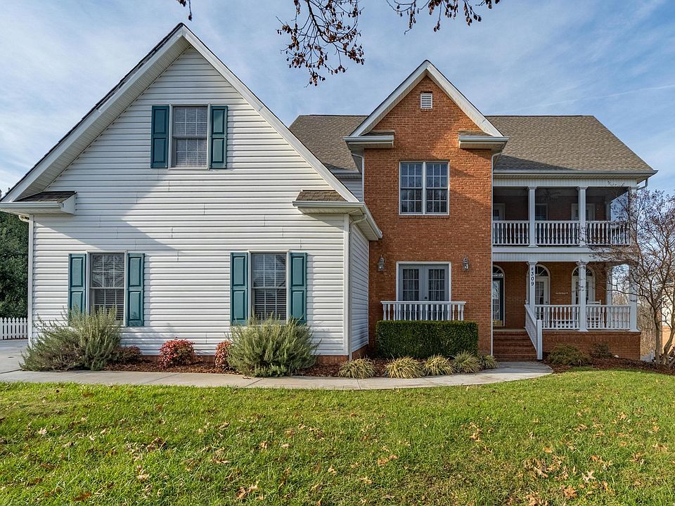 1st image of 309 Scenic Oak Dr