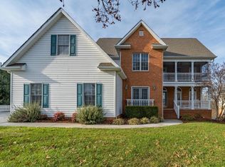 309 Scenic Oak Dr, Johnson City, TN 37615