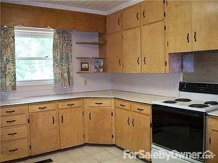 Kitchen -solid wood cabinets
						:
						Huge entertaining area!