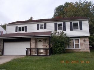 652 Quilliams Rd, Cleveland Heights, OH 44121