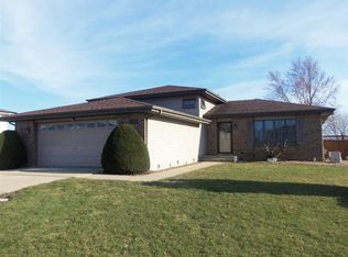12617 Patnoe Dr, Saint John, IN 46373