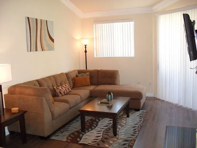 Meridian - Top Floor 1 Bdr/1bath Luxury Condo With Strip View. . — Photo 1