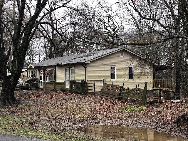 2nd image of 104 London Ln