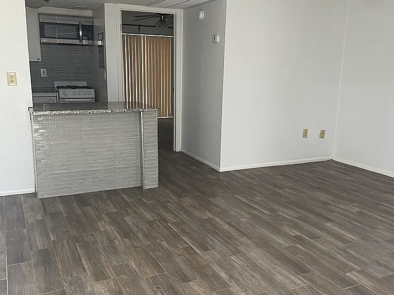 145 Oyster Bay Cir #150 — Photo 2