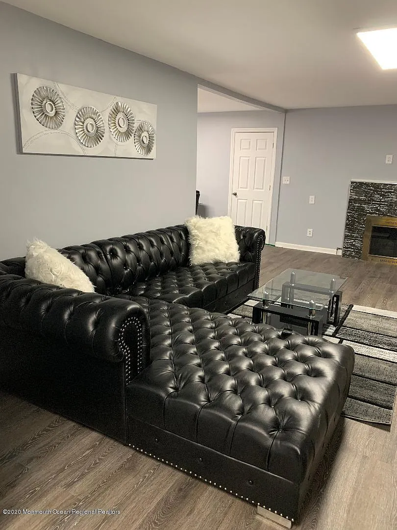 3 bed, 1.5 bath, 1413 sqft, $2,300 — Photo 3