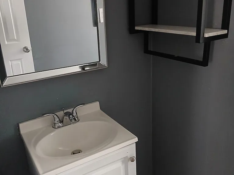 815 N Jackson St #B — Photo 5