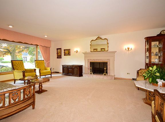3rd image of 6827 N Lexington Ln