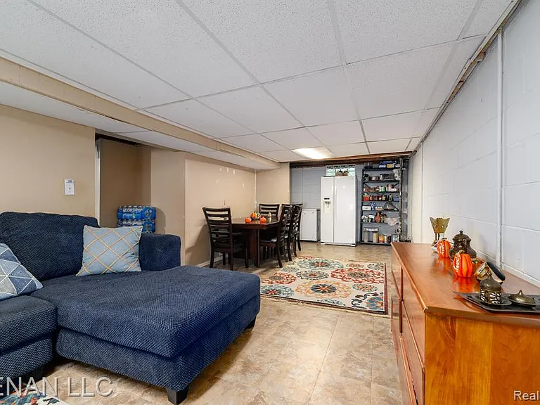 6001 Warwick St — Photo 27