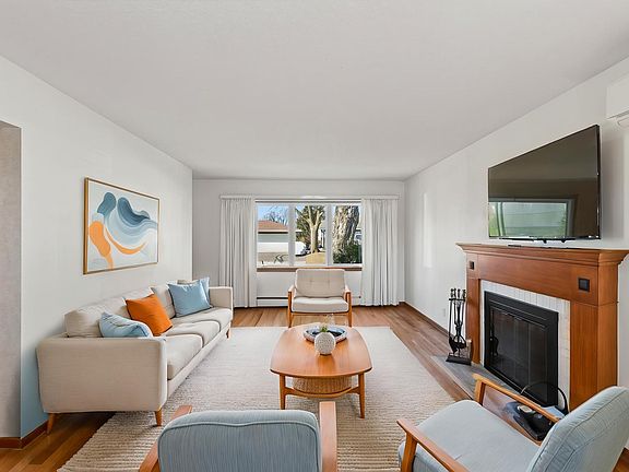 2nd image of 1365 Pinewood Dr