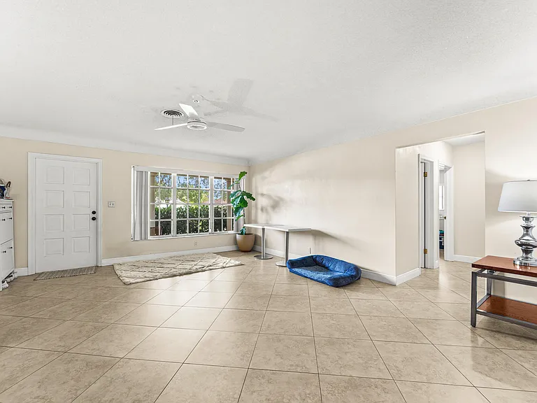 1270 SW 8th St — Photo 4
