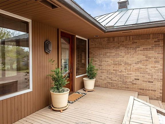 5th image of 2421 E Briargate Dr