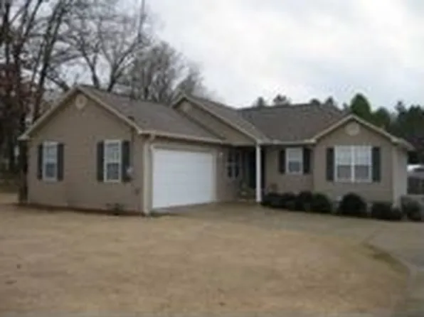 949 Sanford St, Henderson, TN 38340