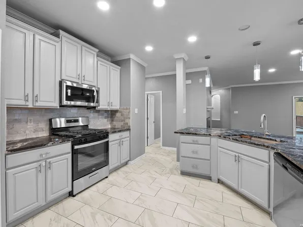 707 Lorimor Ct, San Antonio, TX 78258