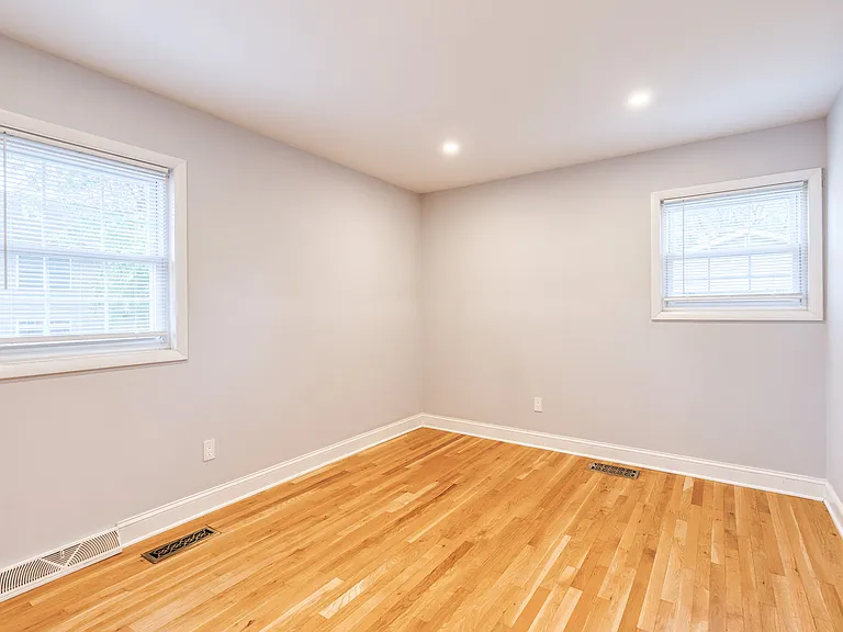 617 Oak Ln — Photo 12