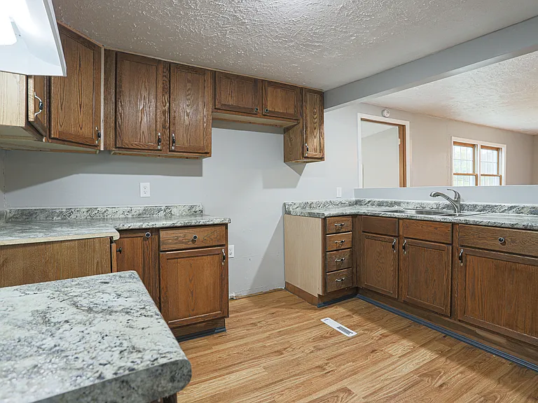 3340 Forest Lawn Ave — Photo 4
