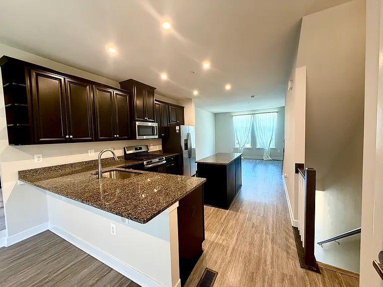 2807 Lewis Ave — Photo 6