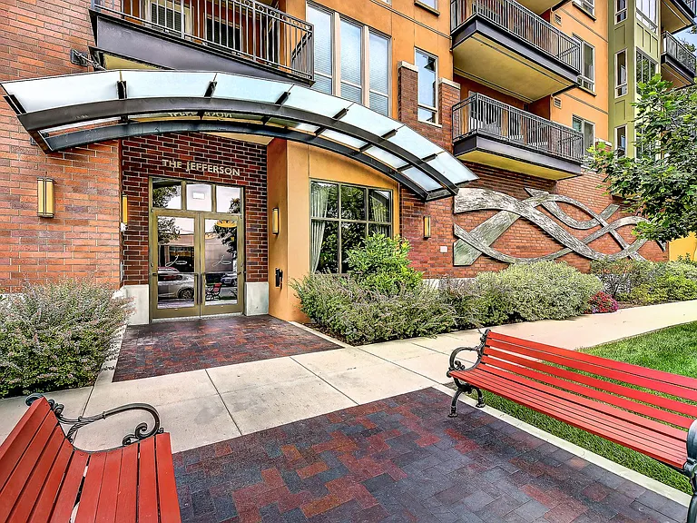 323 W Jefferson #503 — Photo 4