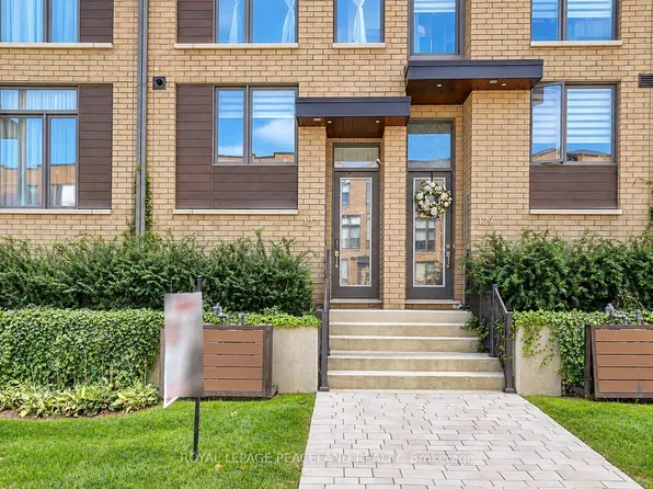 127 Green Gardens Blvd, Toronto, ON M6A 0E2