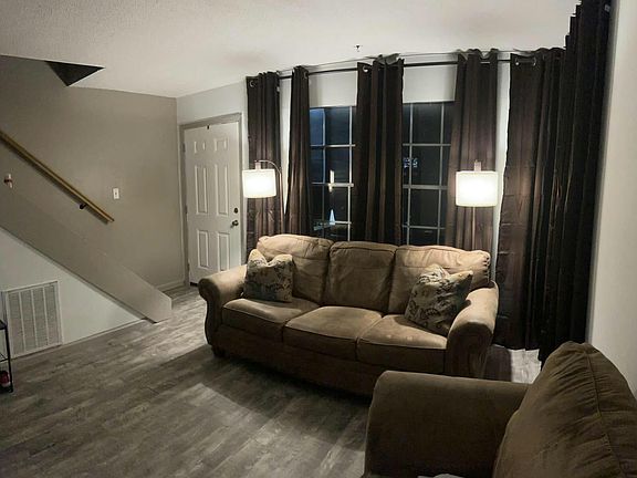 3rd image of 107-109 Gale Dr