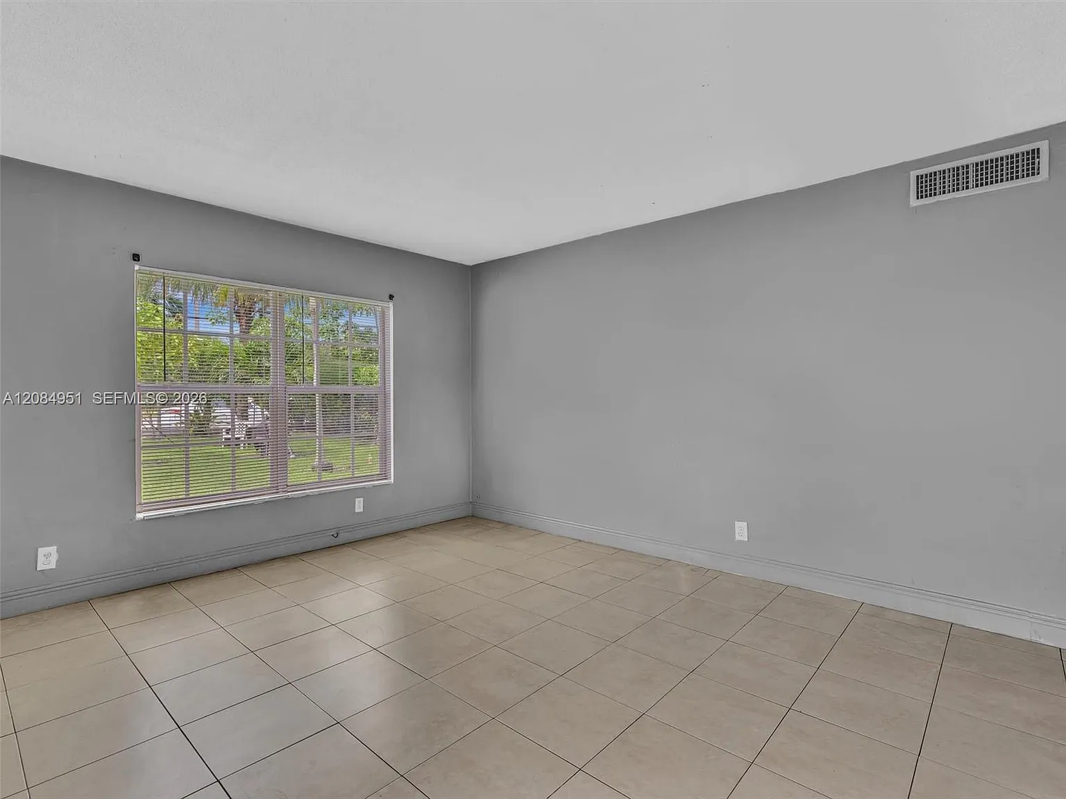 1 bed, 1.0 bath, 24647 sqft, $1,400 — Photo 2