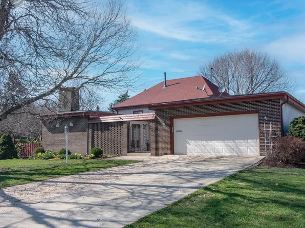 635 Joanne Ln, Dekalb, IL 60115