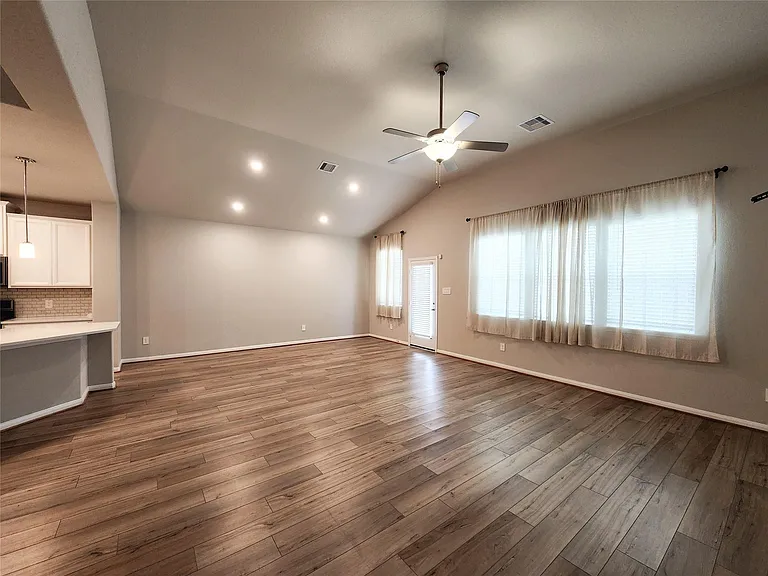10714 Cliffs View Dr — Photo 19
