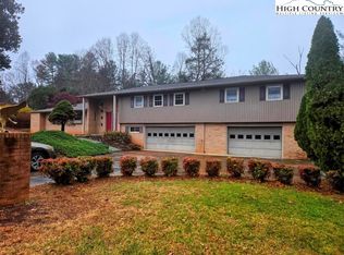 1824 Chrosaro Pl, Lenoir, NC 28645
