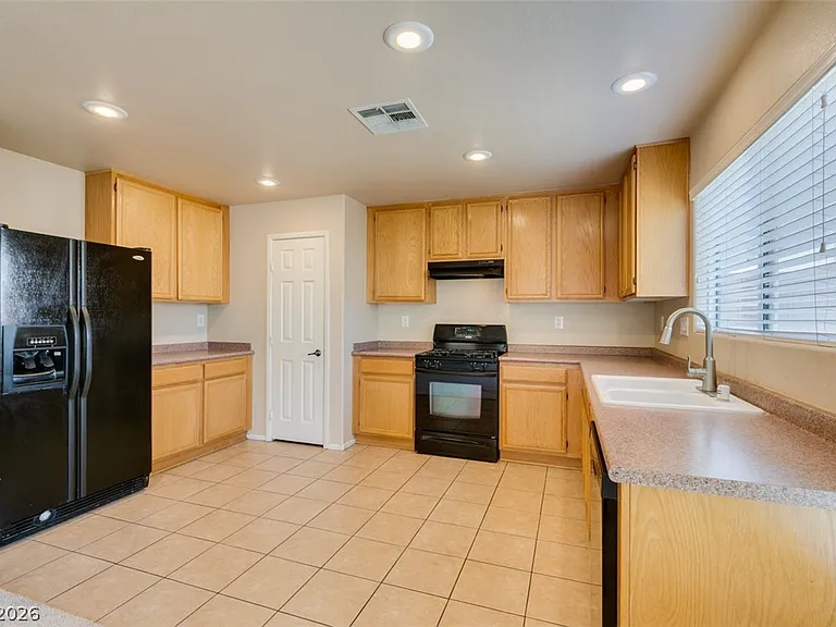 186 Gilliflower Ave #0 — Photo 20