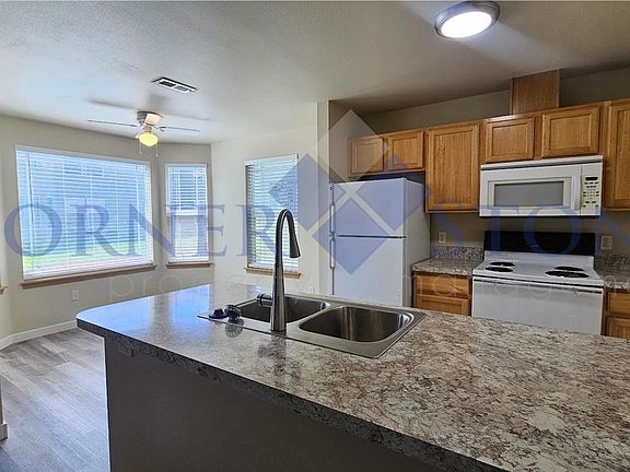 2nd image of 1805 E Overland Rd #42