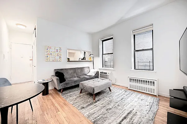 Rented by Urbane Brokerage | media 11