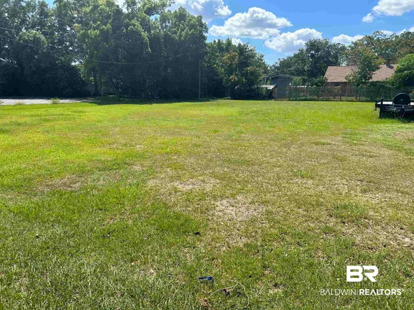 9 7th St, Silverhill, AL 36576