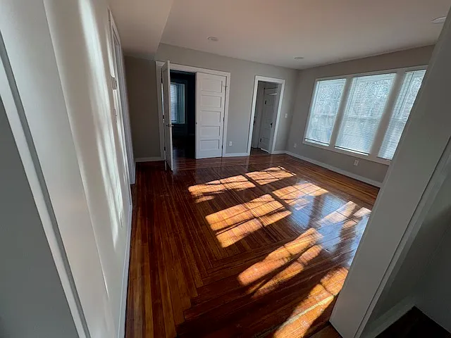 Full Living area with large windows an excellant light. Exit to the front hallway .