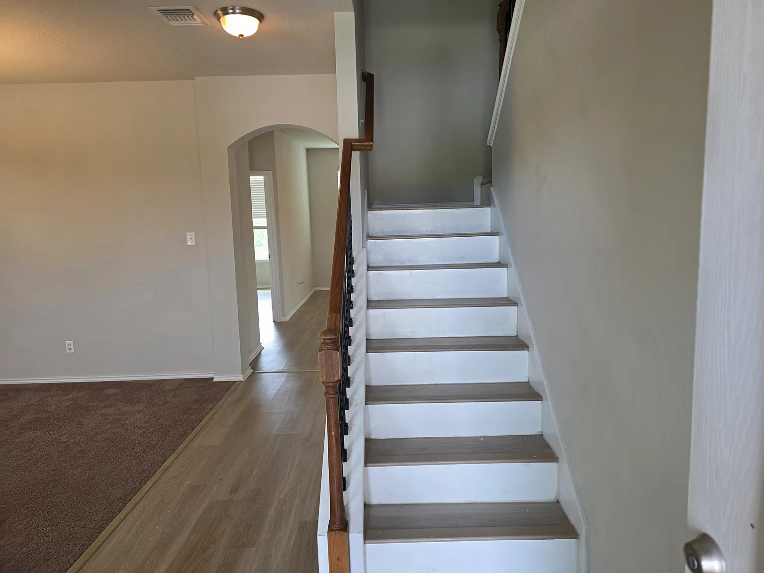 5 bed, 2451 sqft, $2,400 — Photo 3