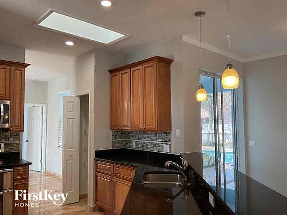 5th image of 138 Aurora Ln