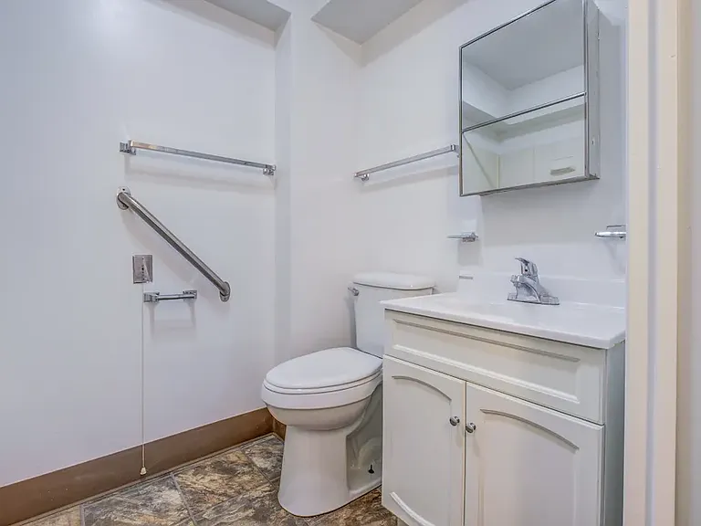 Sullivan Terrace Apartments — Photo 15