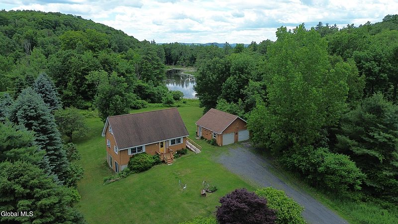 3rd image of 11 Hampton Heights Way