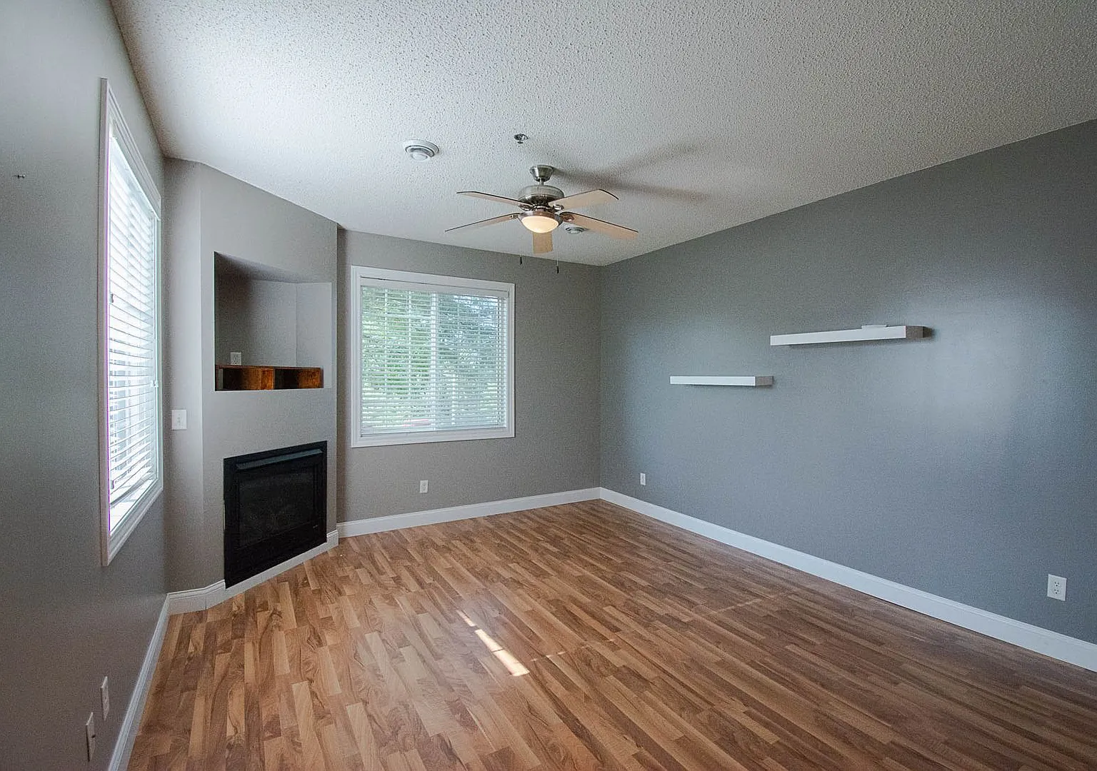 Beautiful Boulder Ridge end unit townhome w/upgrades throughout! — Photo 4