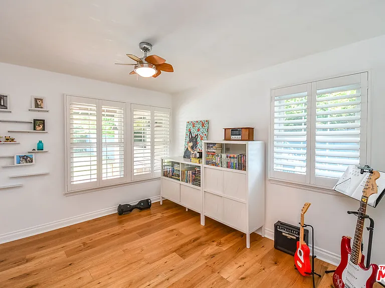 5245 Ventura Canyon Ave — Photo 15