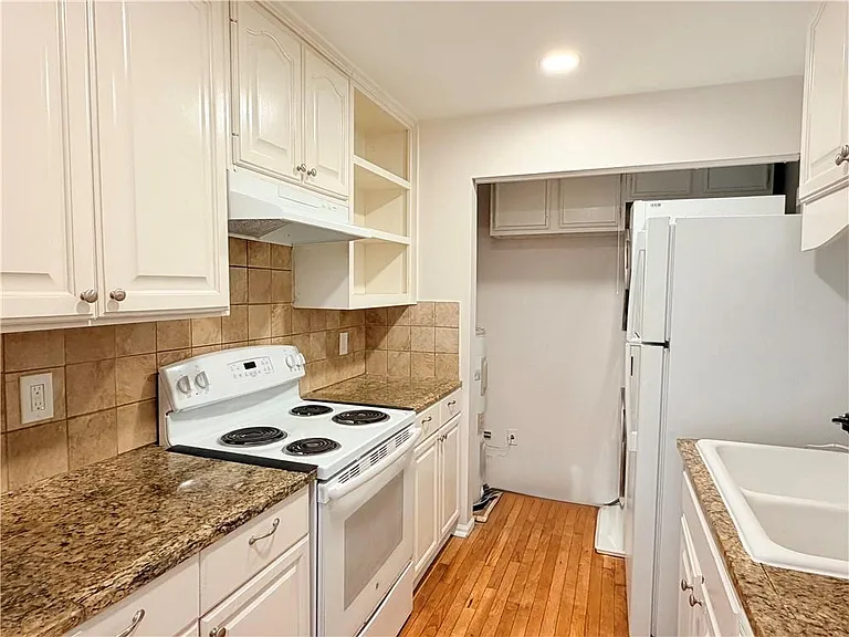 1166 Booth Rd SW #505 — Photo 8