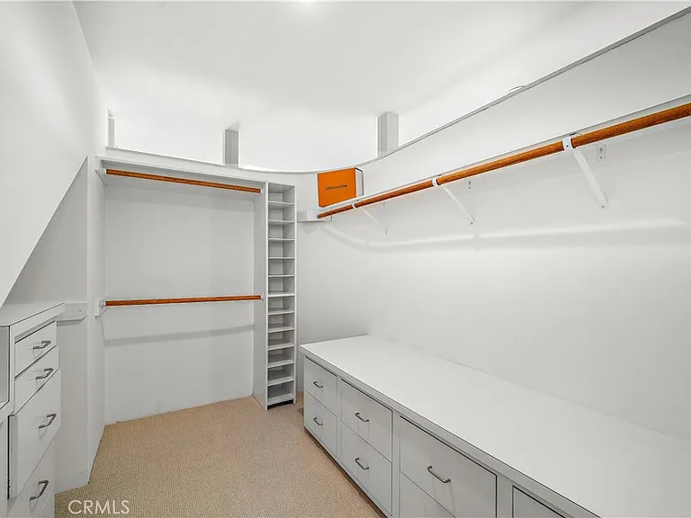 3028 Overhill Dr — Photo 14