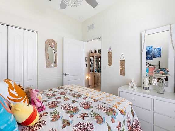 5th image of 10112 W Villa Cir #10139